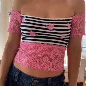 Vintage Christian Linares top
Pink lace detail 
Off the shoulder 
Made in France